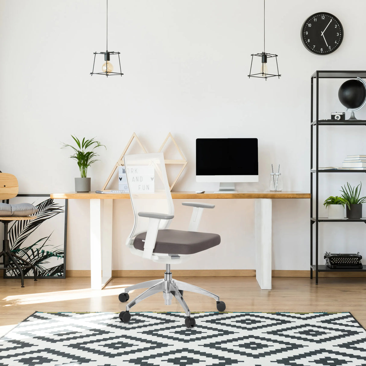 Profi-Bürostuhl ASPEN WHITE in Grau und Weiß mit weißer Rückenlehne und Armlehnen von hjh OFFICE