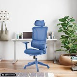 Blauer Homeoffice-Bürostuhl Ergomy Colore mit Netzrückenlehne und Kopfstütze von MyBuero (KI-generiertes Bild)