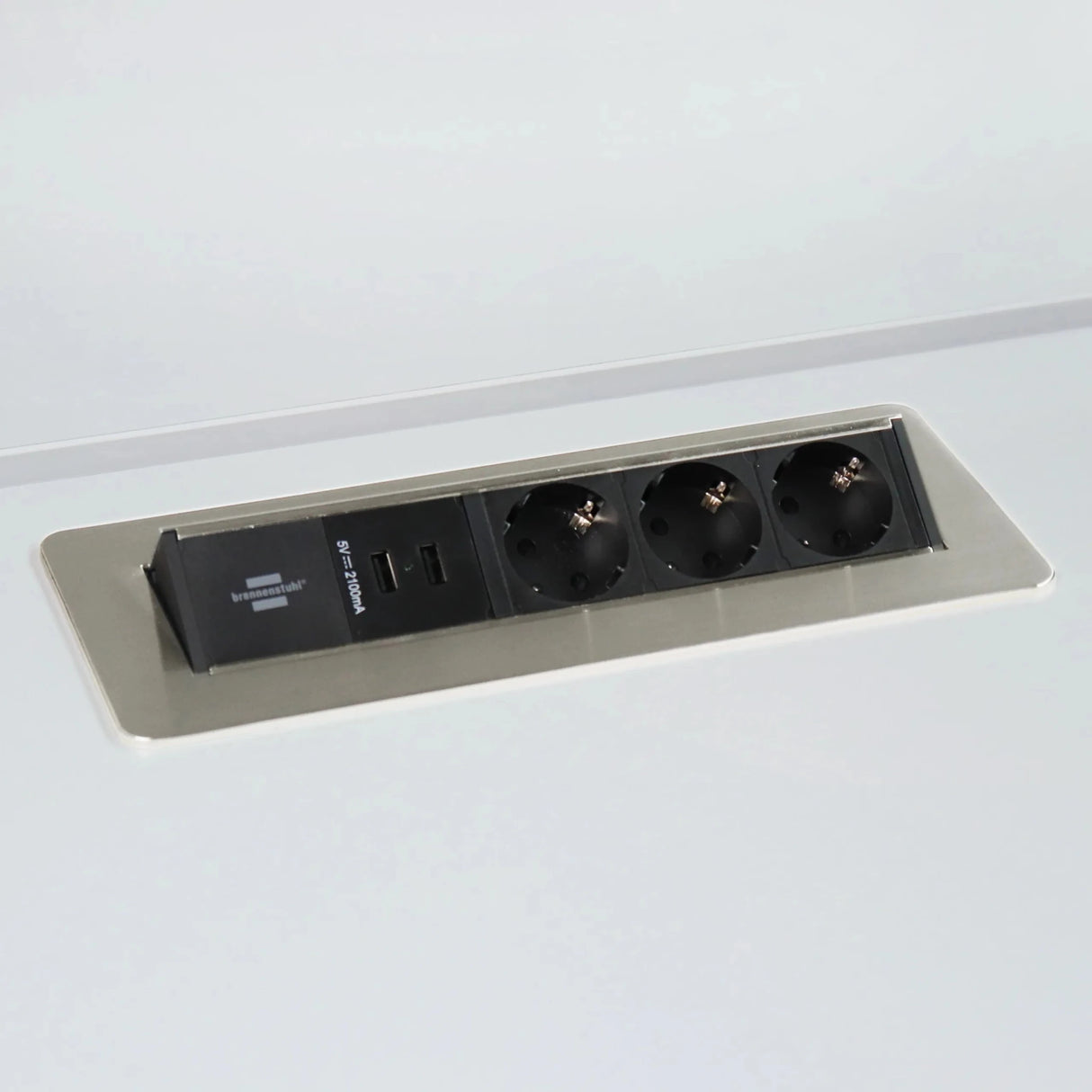 Zubehör ELDUSB1 als silberne Steckdosenleiste aus Aluminium mit drei Steckdosen und zwei USB-Anschlüssen von hjh OFFICE PRO