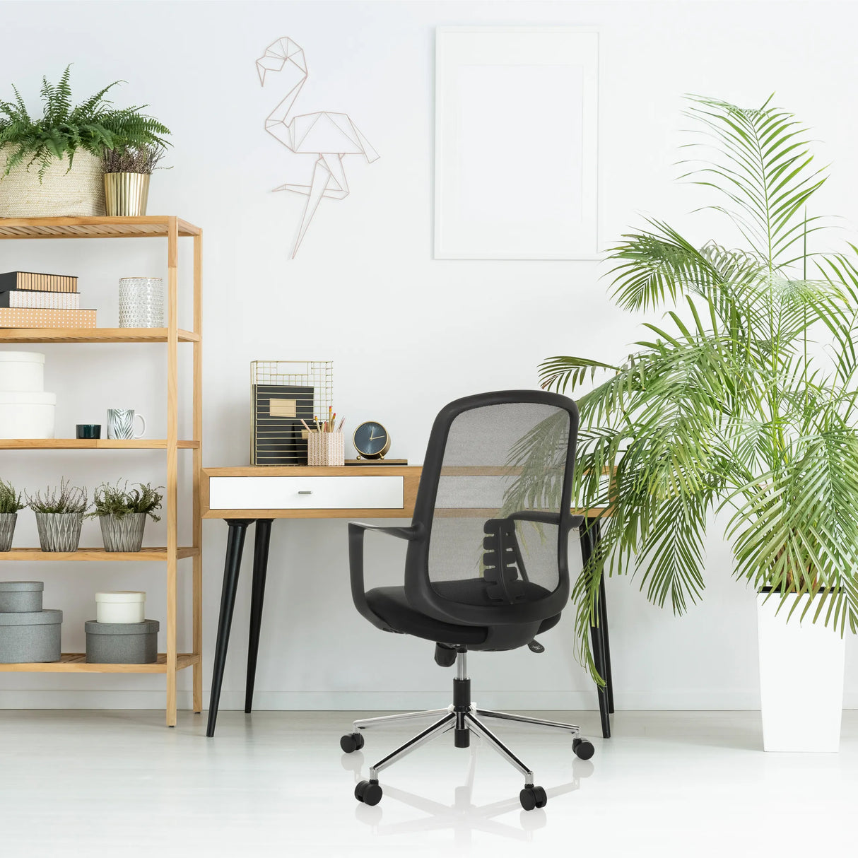 Schwarzer Homeoffice-Bürostuhl SEDIOLO B mit Netzrückenlehne und Armlehnen von hjh OFFICE