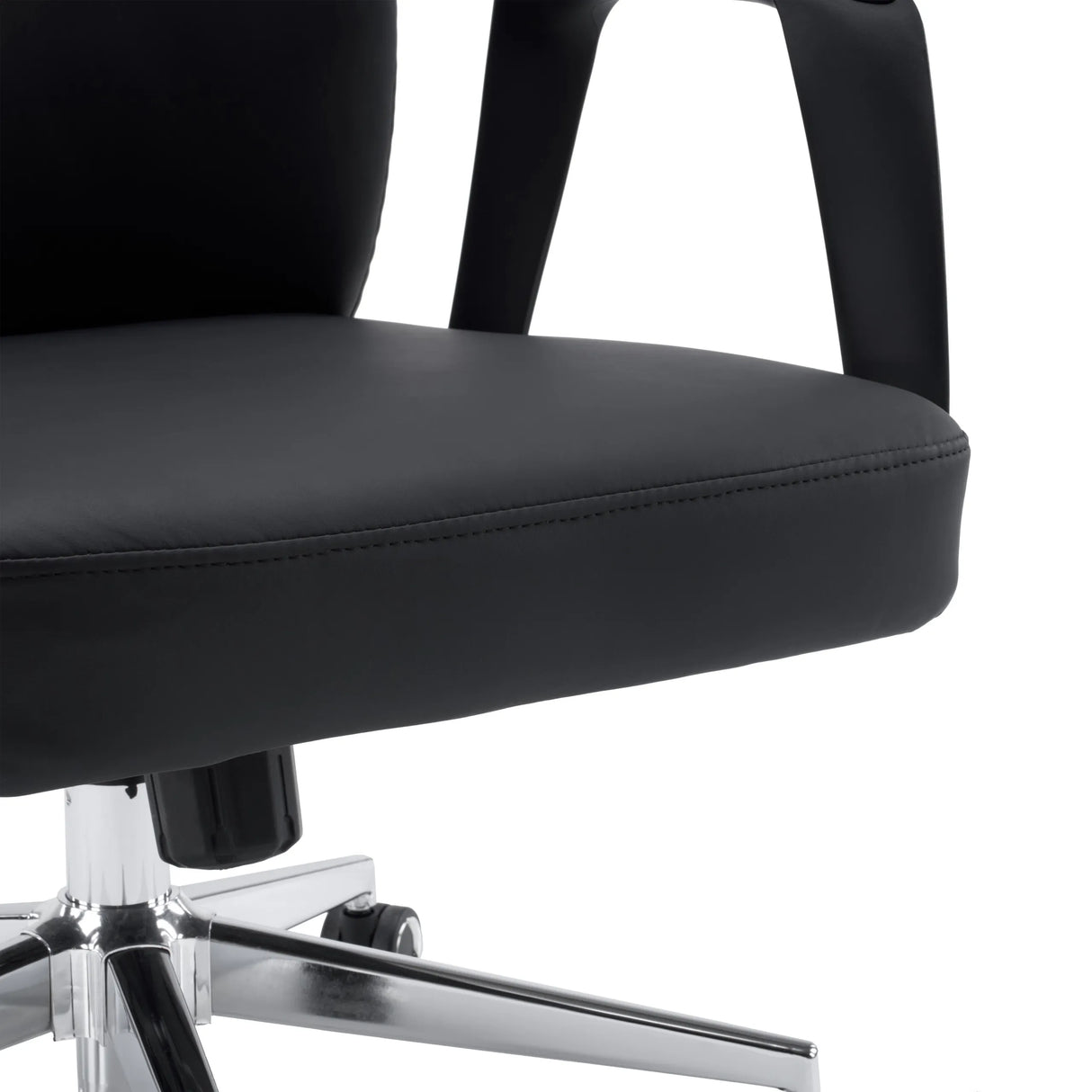 Sitzfläche und Armlehne des Profi-Chefsessel VELVET ECO in Schwarz mit Chromgestell von hjh OFFICE