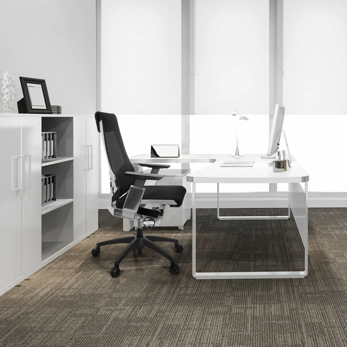 Profi-Bürostuhl GENIDIA SMART WHITE CM mit Netzrücken in Schwarz-Weiß mit Chromdetails von hjh OFFICE