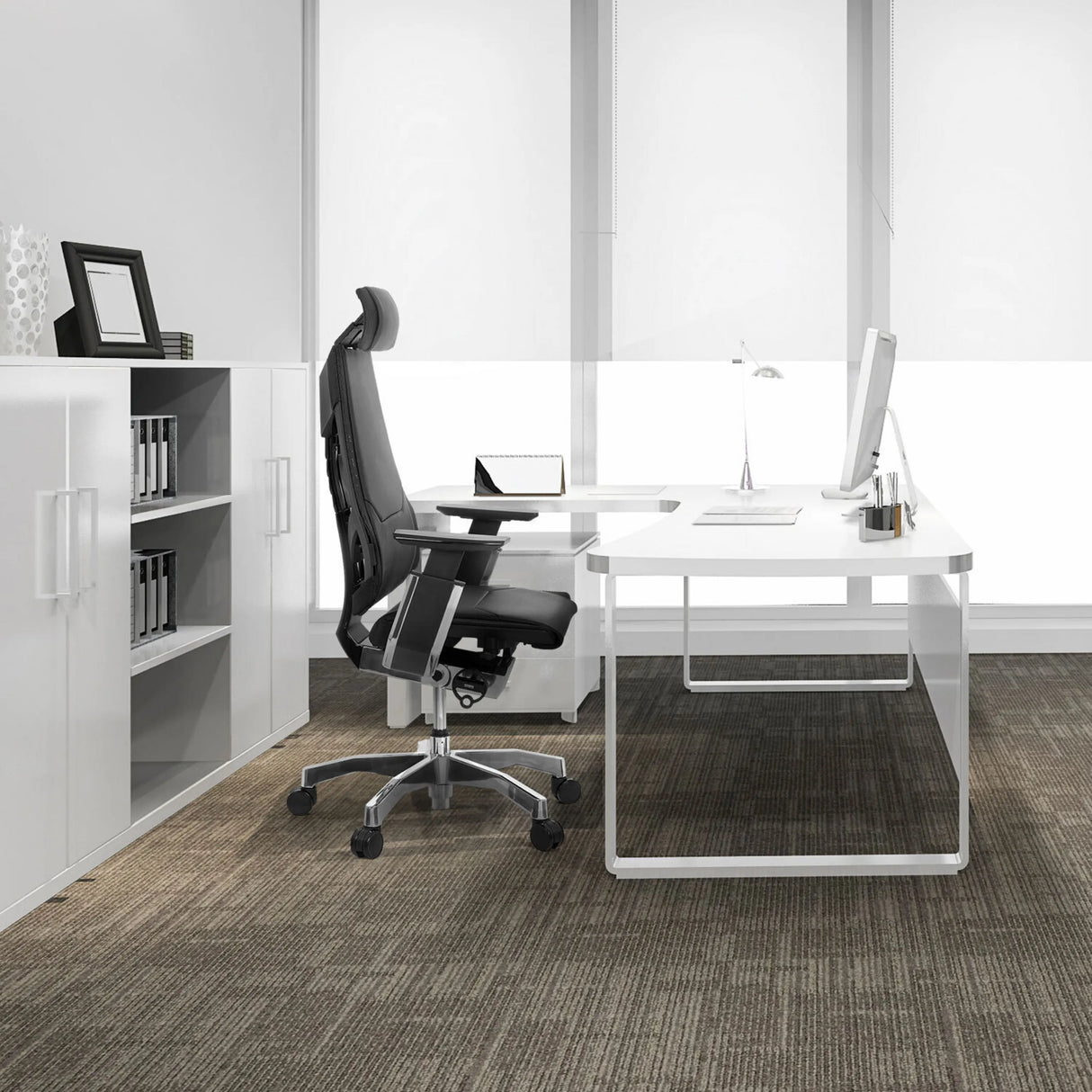 Schwarzer High-End-Bürostuhl GENIDIA PRO aus Leder mit Kopfstütze und Armlehnen von hjh OFFICE