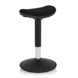 Schwarze Stehhilfe BALANCE SIT I B mit geschwungener Sitzfläche und rundem Standfuß von hjh OFFICE – 360-Grad-Ansicht (schräge Frontansicht 40°)
