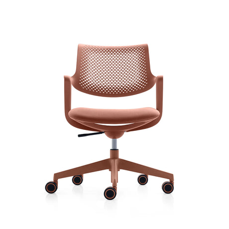 Brauner Bürostuhl FLEX CHAIR mit perforierter Rückenlehne und fünf Rollen von Bosen Europe