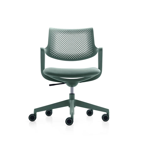 Grüner Bürostuhl FLEX CHAIR mit perforierter Rückenlehne und Rollkreuz von Bosen Europe