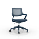 Dunkelblauer Bürostuhl FLEX CHAIR mit netzartiger Rückenlehne und Rollenfußkreuz von Bosen Europe