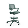 Grüner Counterstuhl FLEX CHAIR C mit Netzrückenlehne und Fußring auf Rollen von Bosen Europe