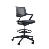 Schwarzer Counterstuhl FLEX CHAIR C mit Netzrückenlehne, Fußring und Rollen von Bosen Europe