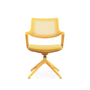 Gelber Besucherstuhl FLEX CHAIR V mit netzartiger Rückenlehne und vierstrahligem Fußkreuz von Bosen Europe