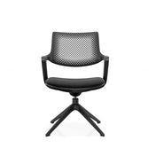 Schwarzer Besucherstuhl FLEX CHAIR V mit netzförmiger Rückenlehne und vierfußigem Gestell von Bosen Europe