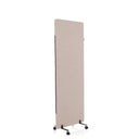 Trennwand FLEXMIUT in Taupe mit einem schwarzen Rollgestell von hjh OFFICE