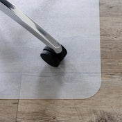 Milchweiße Bodenschutzmatte FORTIFLEX für Hartböden unter einer Bürostuhlrolle von hjh OFFICE