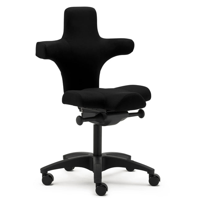 High-End-Bürostuhl PICASSO mit schwarzem Bezug und markanter Rückenlehnenform von Sitwell Steifensand