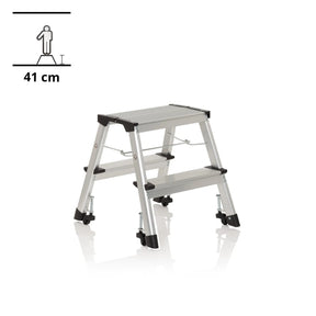 Zweistufige Klappleiter SOLID VI aus silbernem Aluminium mit schwarzen Gummifüßen von hjh OFFICE