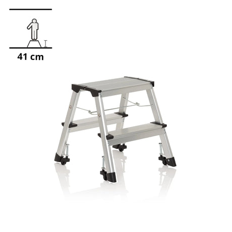 Zweistufige Klappleiter SOLID VI aus silbernem Aluminium mit schwarzen Gummifüßen von hjh OFFICE