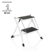 Weiße Klappleiter SOLID W1 mit zwei schwarzen Stufen und einer Höhe von 44 cm von hjh OFFICE