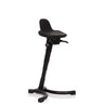 Schwarze Stehhilfe TOP WORK 34 mit ergonomisch geformter Sitzfläche und Sternfuß von hjh OFFICE