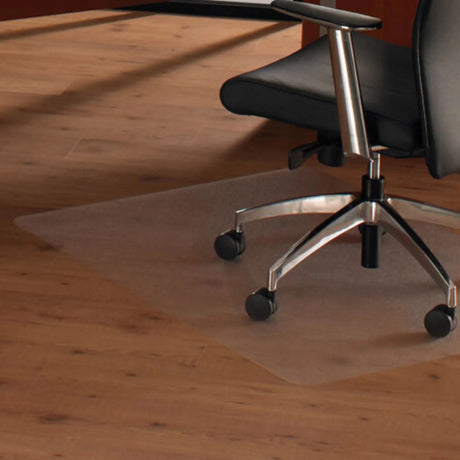 Rechteckige Bodenschutzmatte ULTIMAT aus transparentem Polycarbonat auf einem Holzfußboden von Floortex