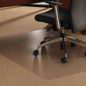 Rechteckige Bodenschutzmatte ULTIMAT aus transparentem Polycarbonat auf einem Teppichboden von Floortex