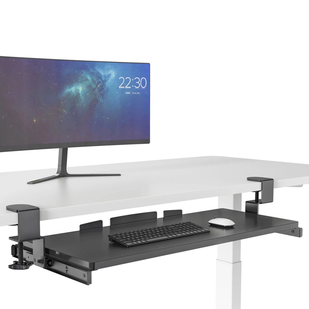 Schwarze Tastaturablage VM-KB mit Befestigungsklammern unter einem weißen Schreibtisch von hjh OFFICE